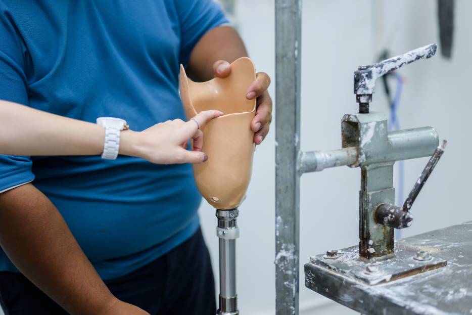 ¿Cuáles son los mejores materiales para una prótesis de pierna? 