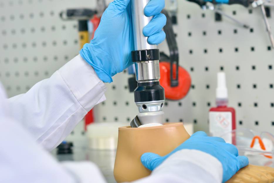 ¿Cómo es la fabricación de una prótesis de pierna paso a paso?