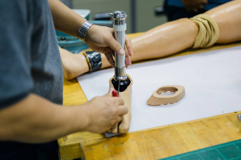 fabricación de una prótesis de pierna en León