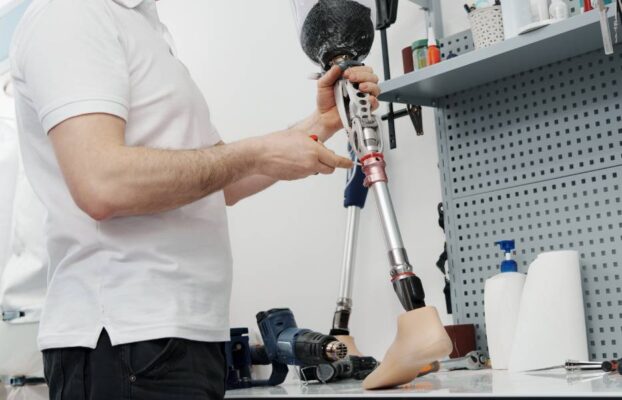 ¿Cuáles son los mejores materiales para una prótesis de pierna?
